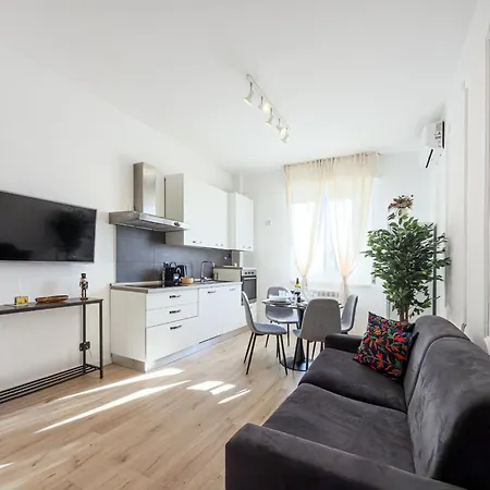 Casa Enea Luxury House - Bocconi Navigli - Private Parking Appartement Milaan